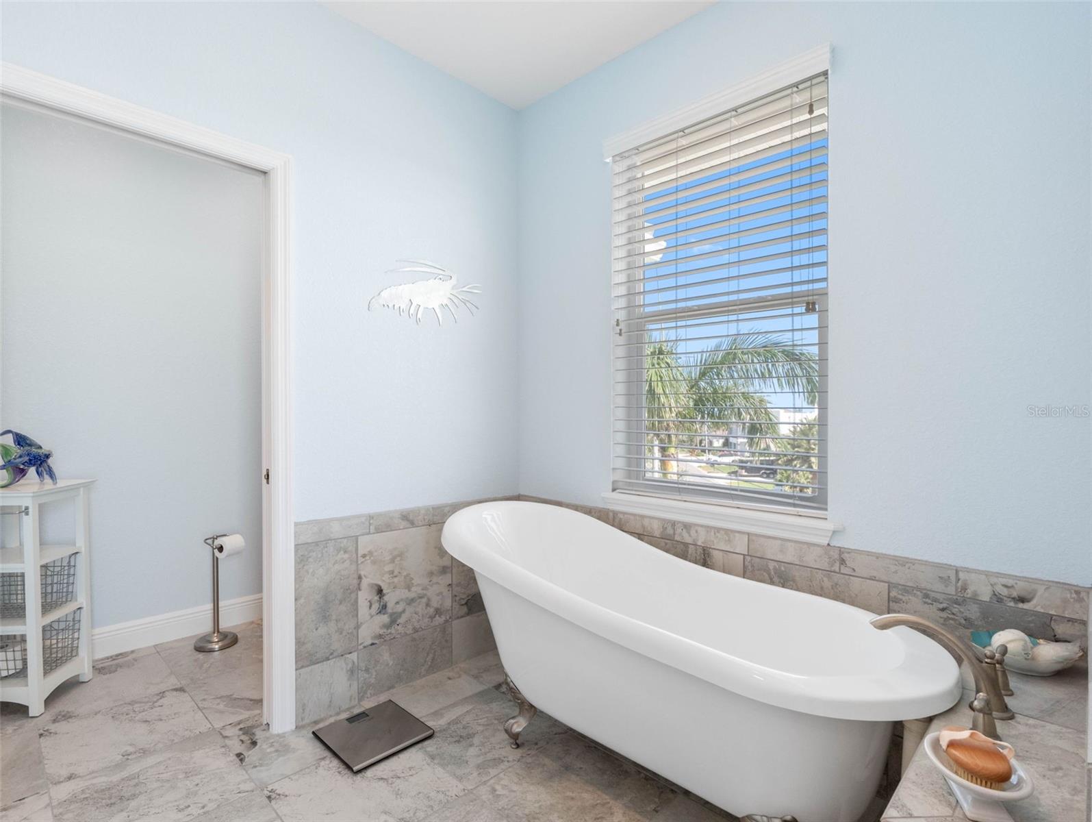 TB8388340 Property Photo