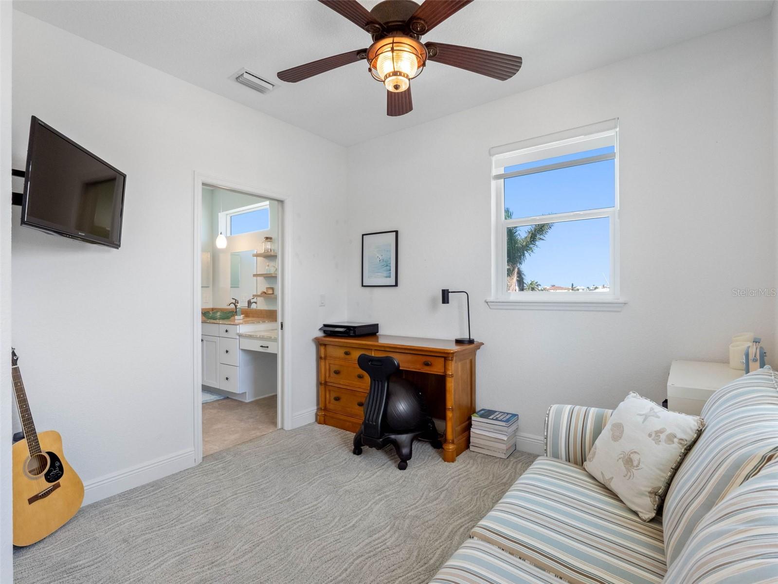 TB8388340 Property Photo