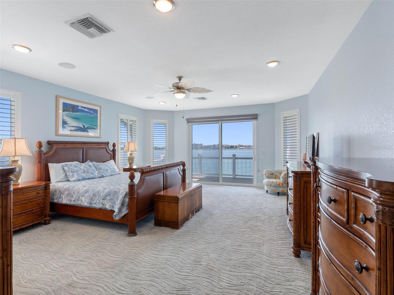 TB8388340 Property Photo