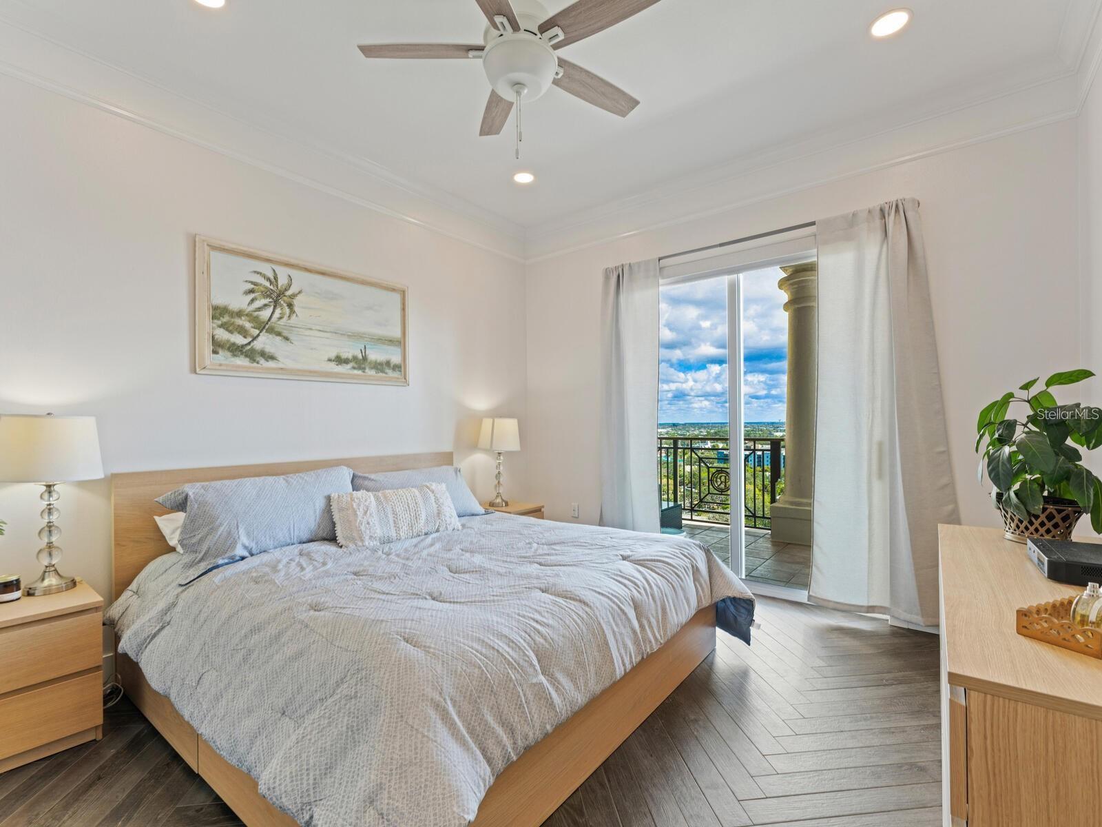 750 N TAMIAMI TRL #PH2, SARASOTA, FL, 34236