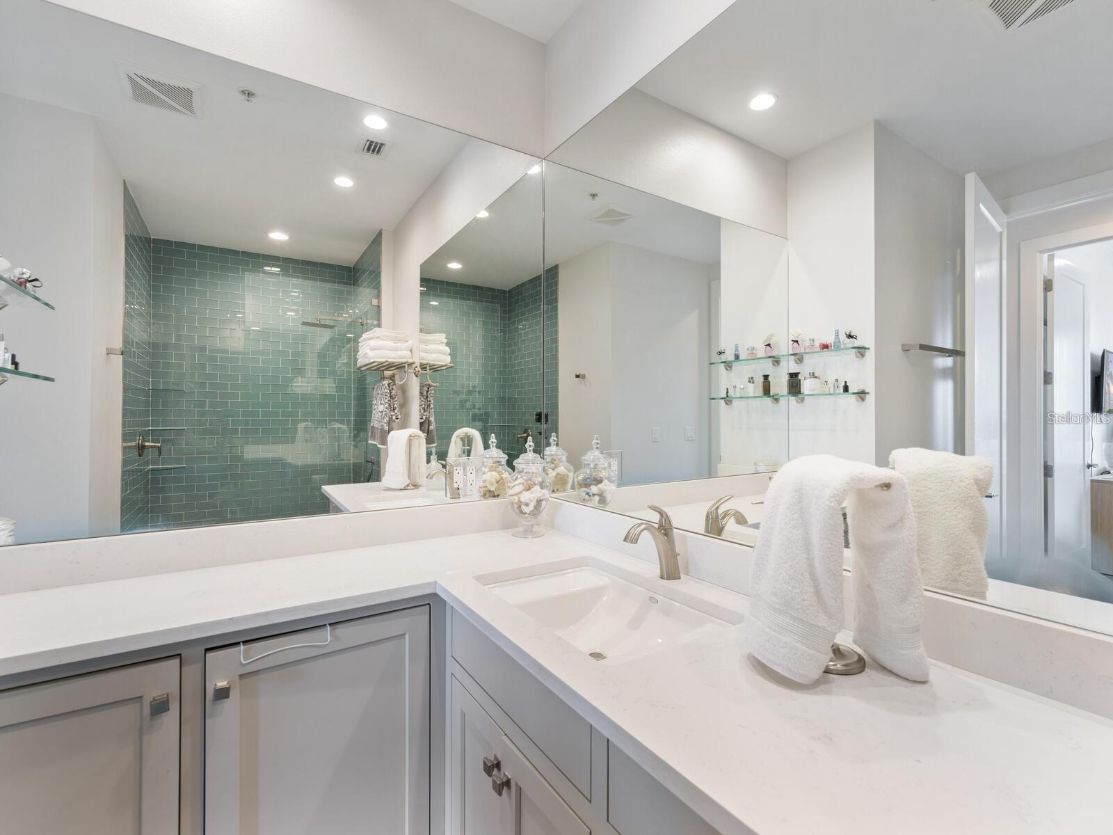 750 N TAMIAMI TRL #PH2, SARASOTA, FL, 34236