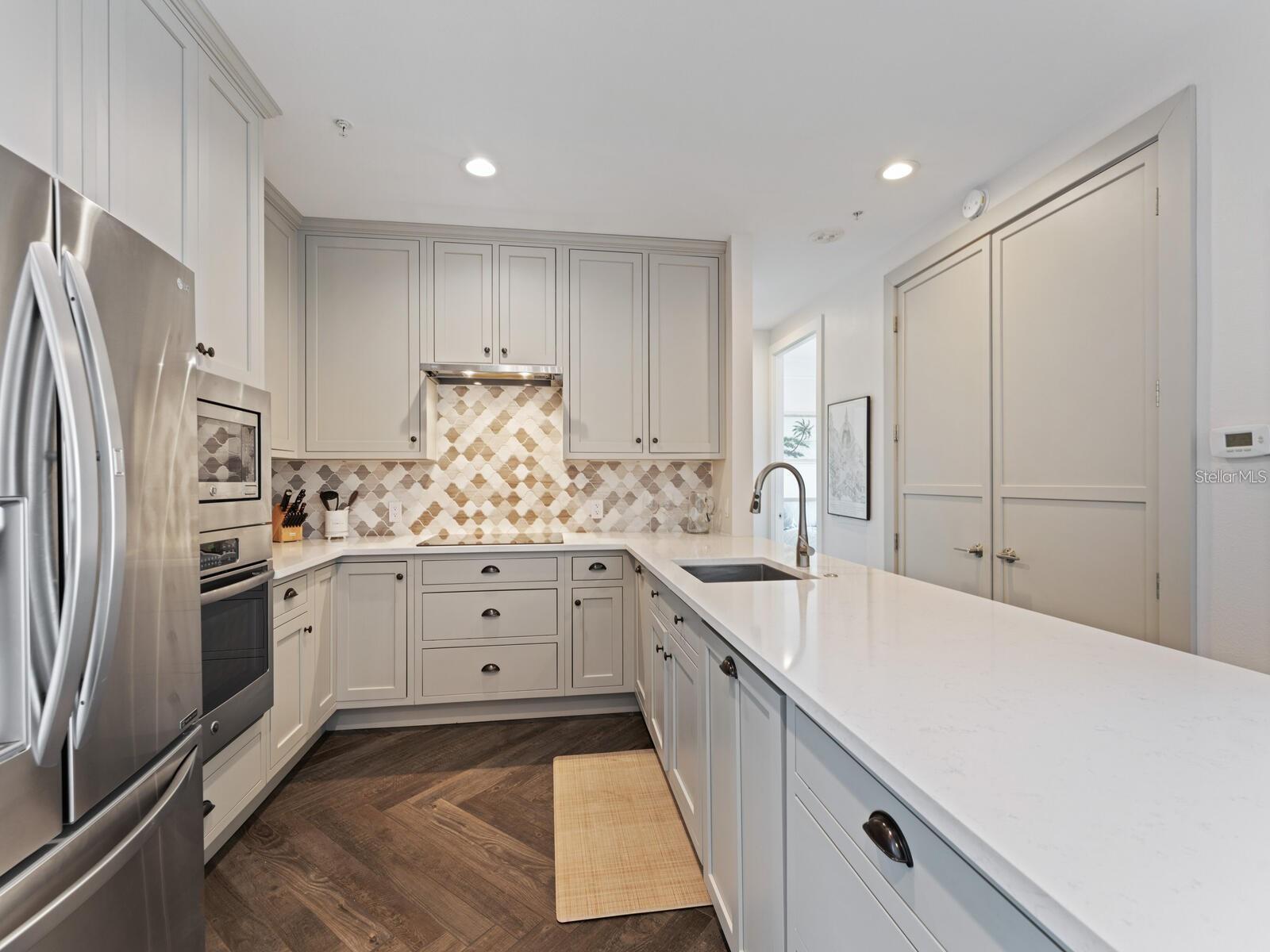 750 N TAMIAMI TRL #PH2, SARASOTA, FL, 34236