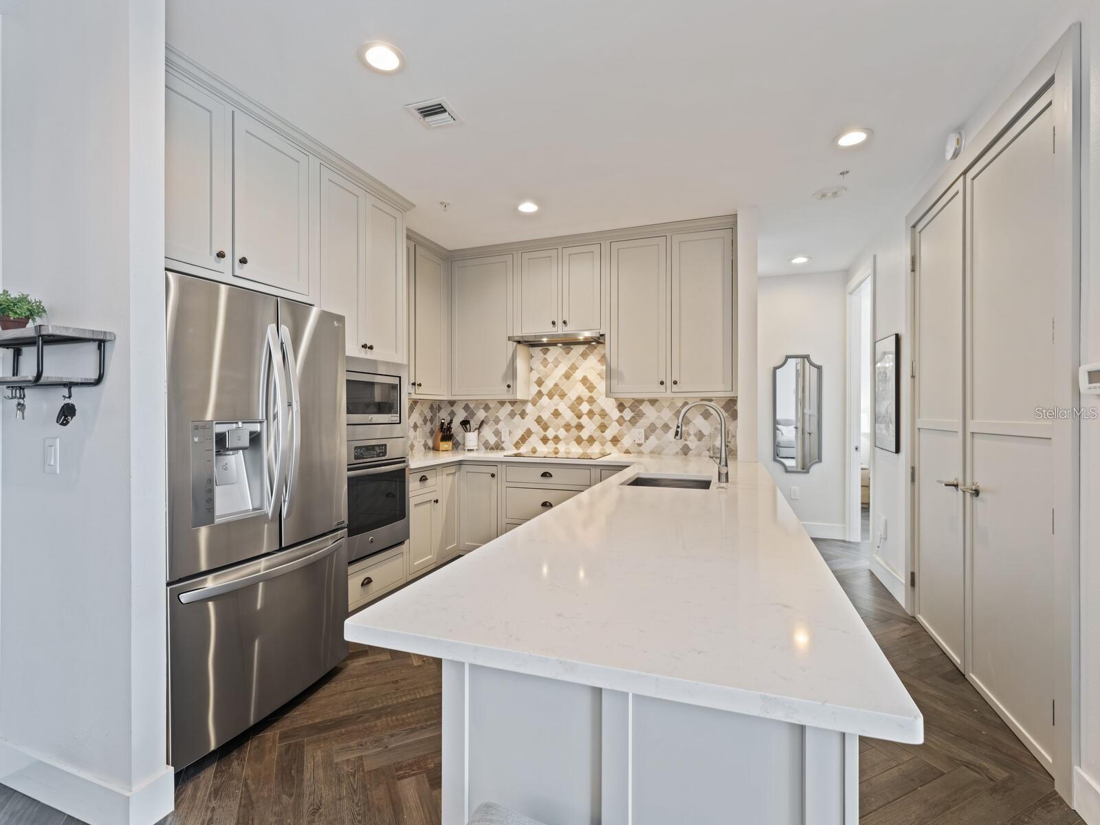 750 N TAMIAMI TRL #PH2, SARASOTA, FL, 34236