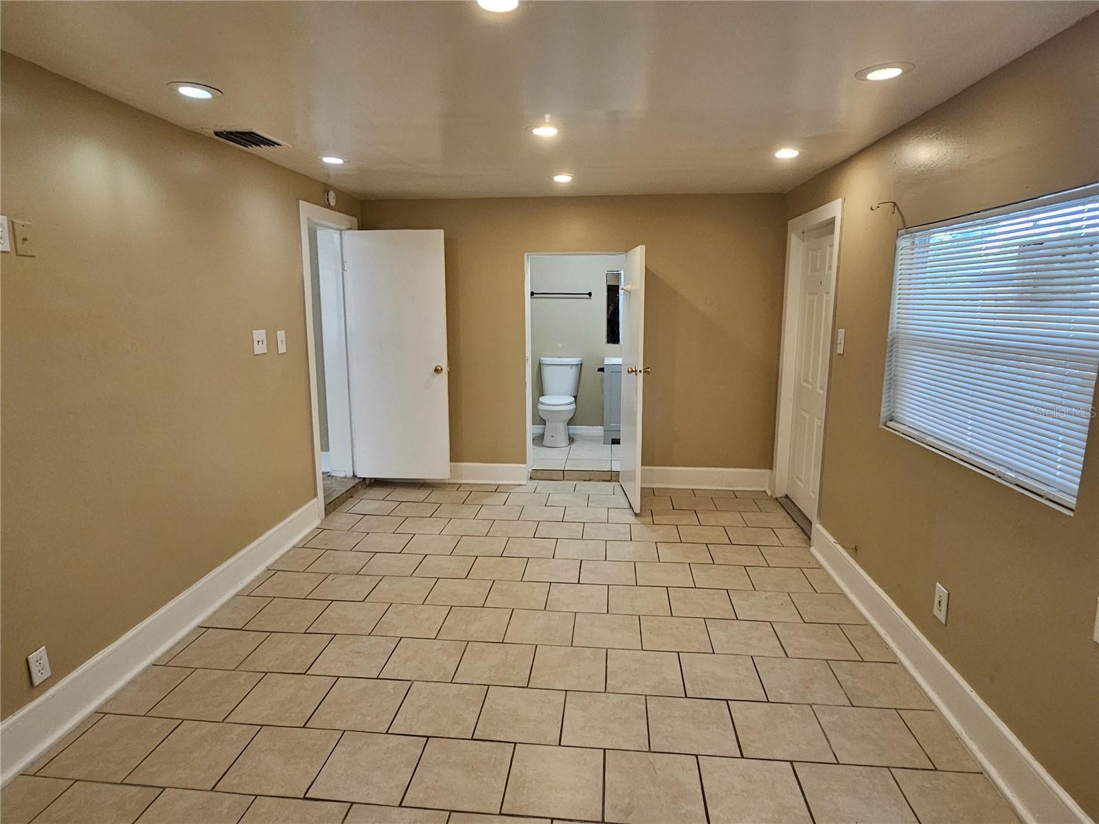 2221 E ANNIE ST, TAMPA, FL, 33612