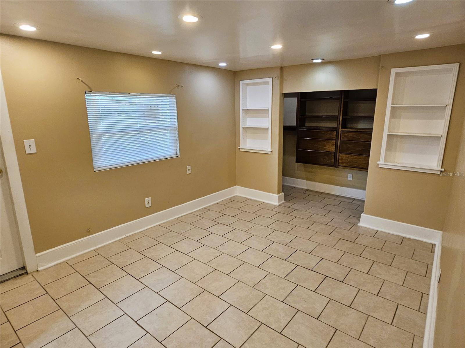 2221 E ANNIE ST, TAMPA, FL, 33612