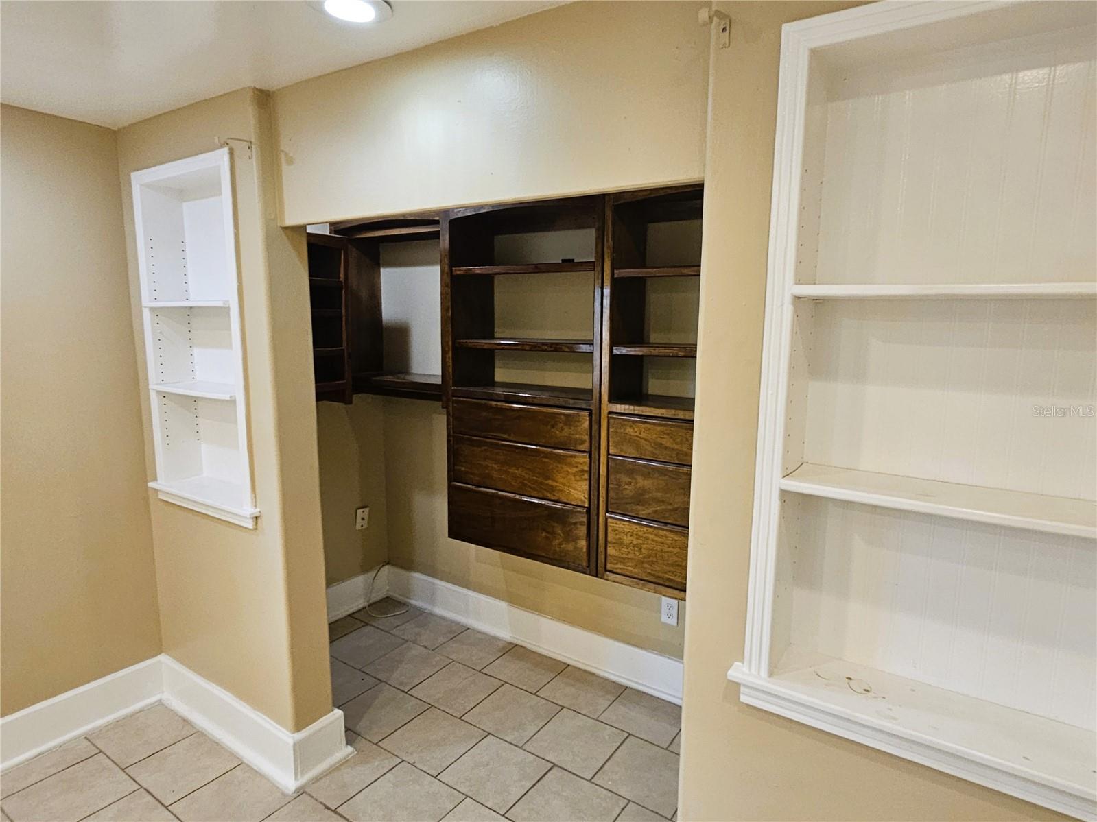 2221 E ANNIE ST, TAMPA, FL, 33612