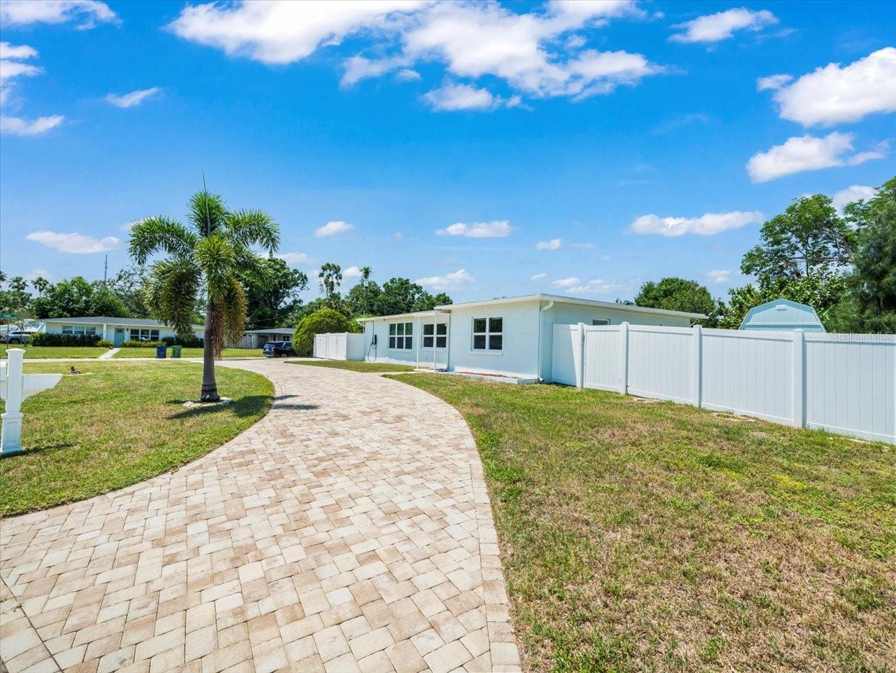 4005 W COACHMAN AVE, TAMPA, FL, 33611