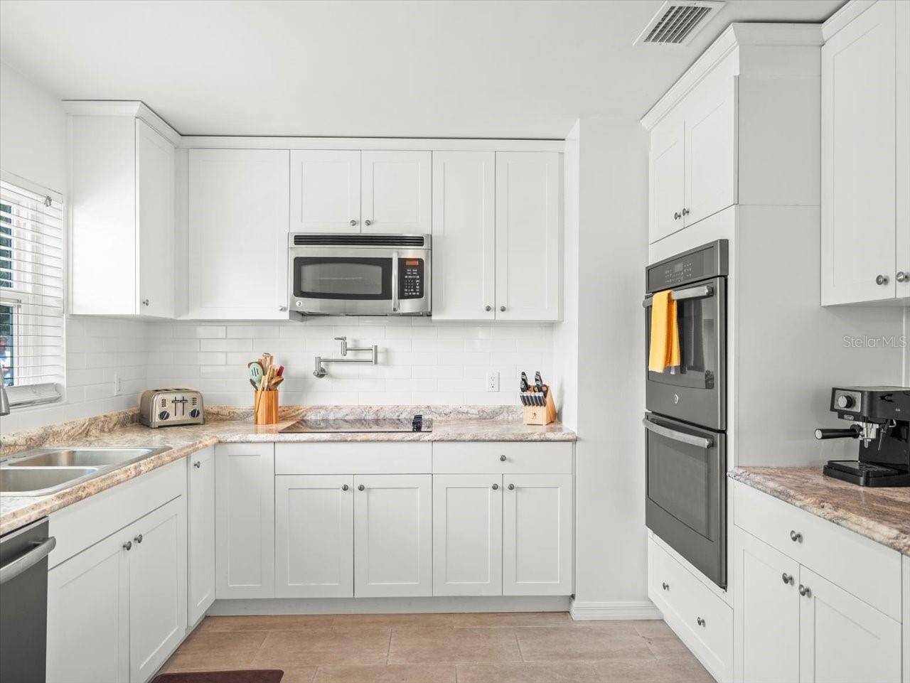 4005 W COACHMAN AVE, TAMPA, FL, 33611