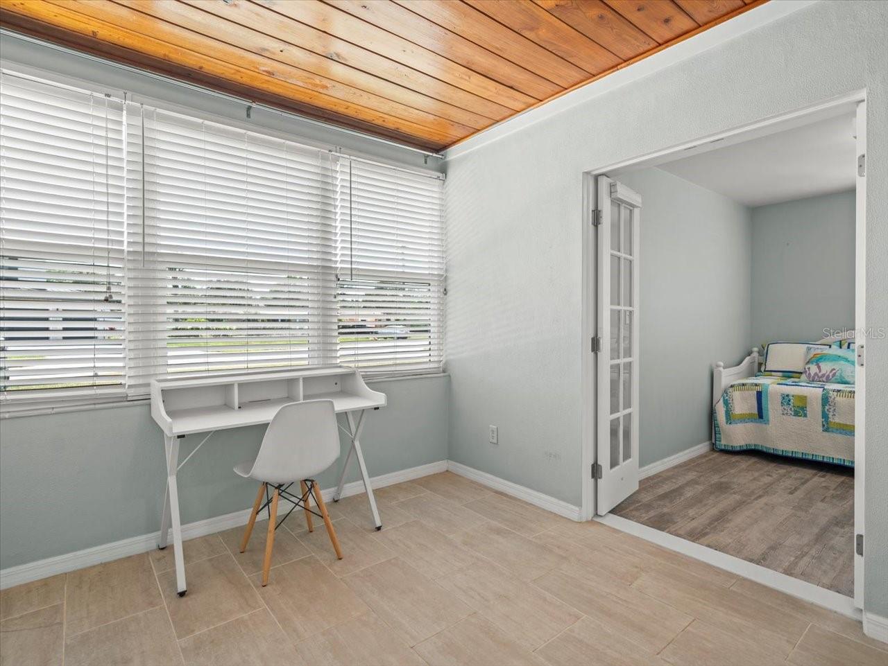 4005 W COACHMAN AVE, TAMPA, FL, 33611