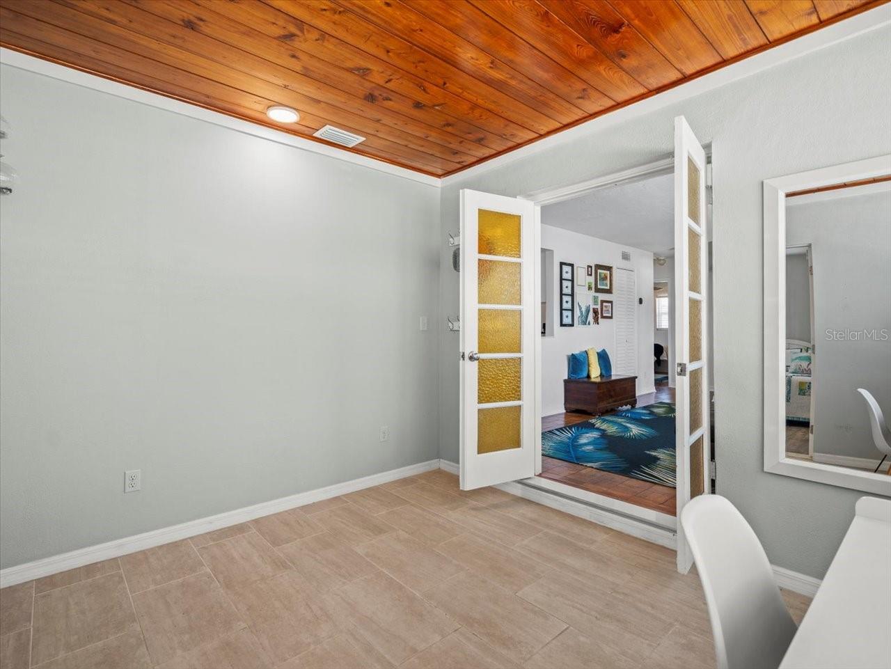 4005 W COACHMAN AVE, TAMPA, FL, 33611