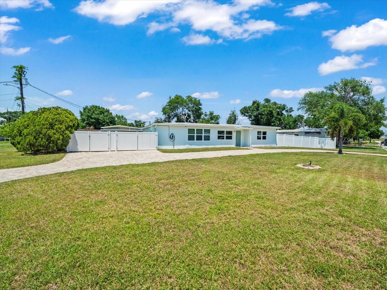 4005 W COACHMAN AVE, TAMPA, FL, 33611