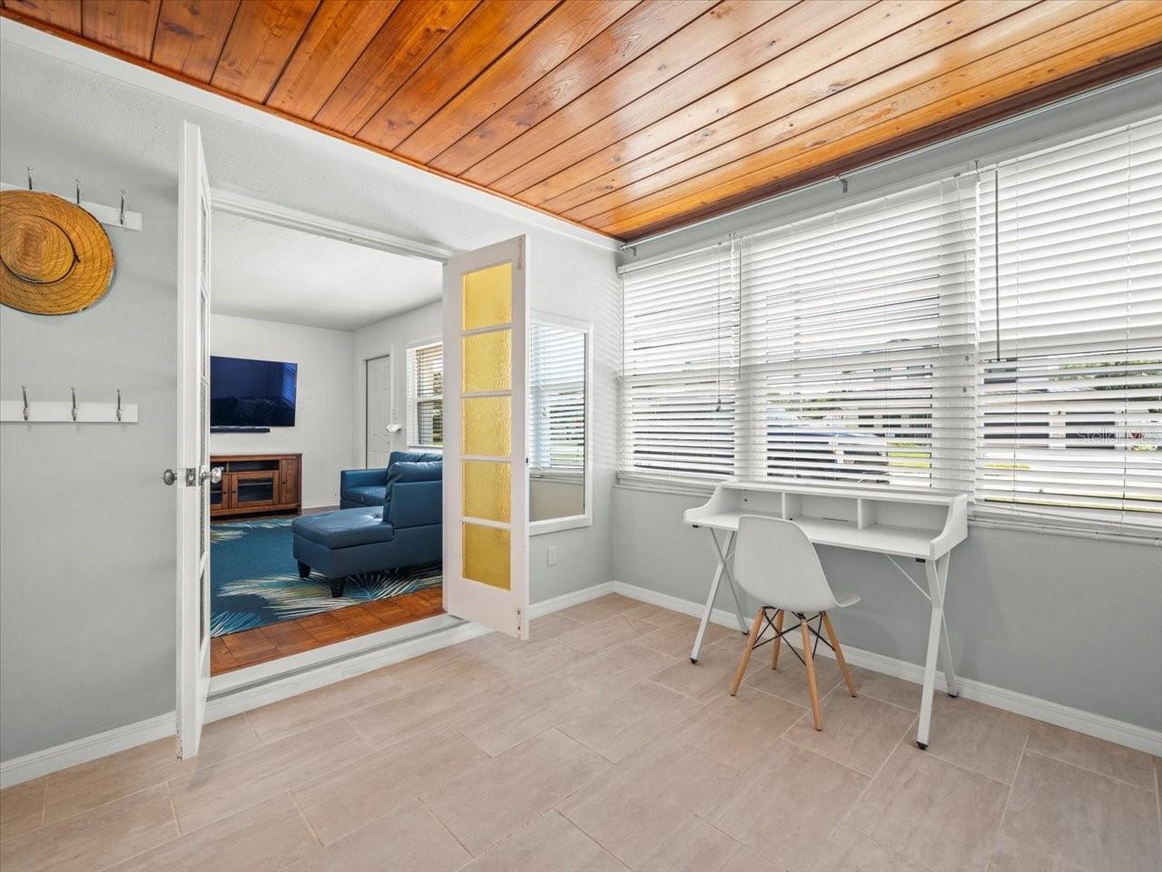 4005 W COACHMAN AVE, TAMPA, FL, 33611