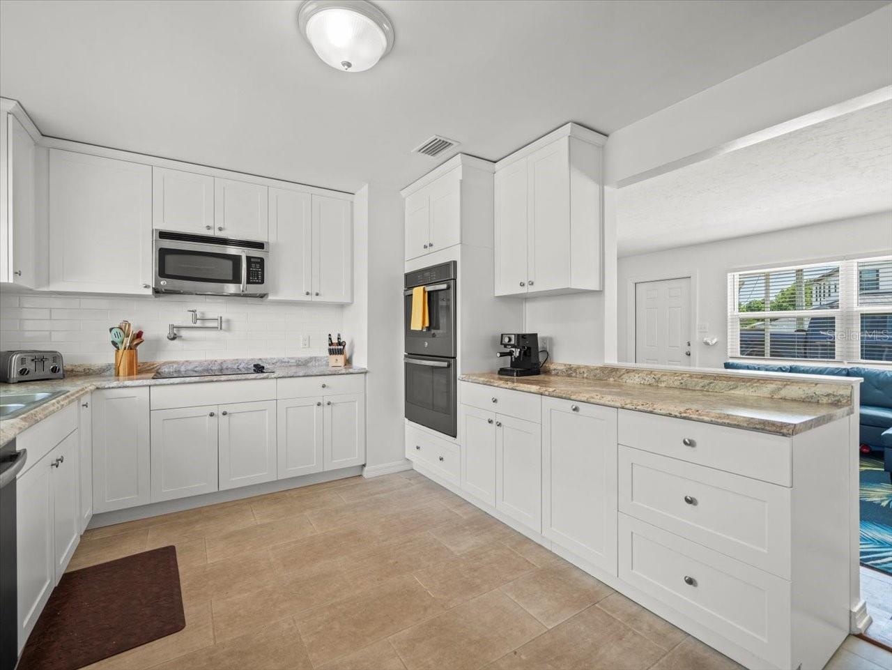 4005 W COACHMAN AVE, TAMPA, FL, 33611