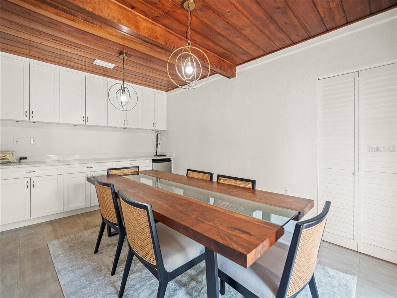 4005 W COACHMAN AVE, TAMPA, FL, 33611