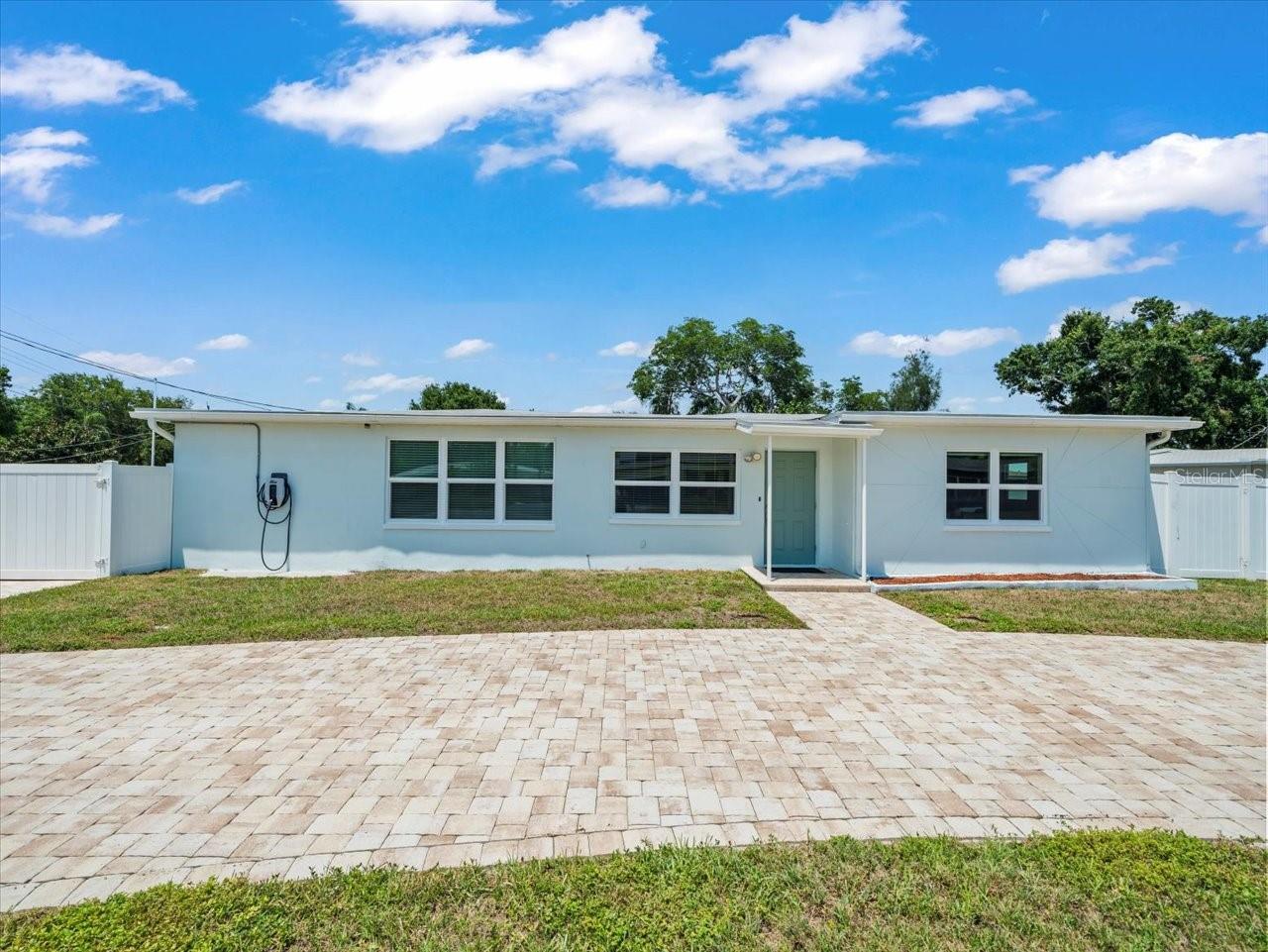4005 W COACHMAN AVE, TAMPA, FL, 33611