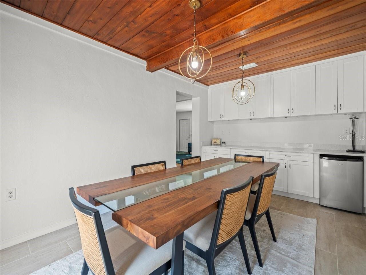 4005 W COACHMAN AVE, TAMPA, FL, 33611