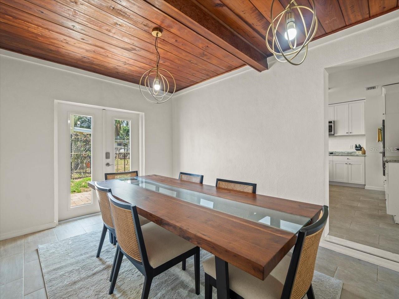 4005 W COACHMAN AVE, TAMPA, FL, 33611