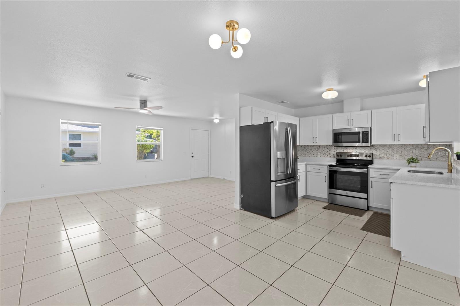 215 BRADBURY AVE, OAK HILL, FL, 32759