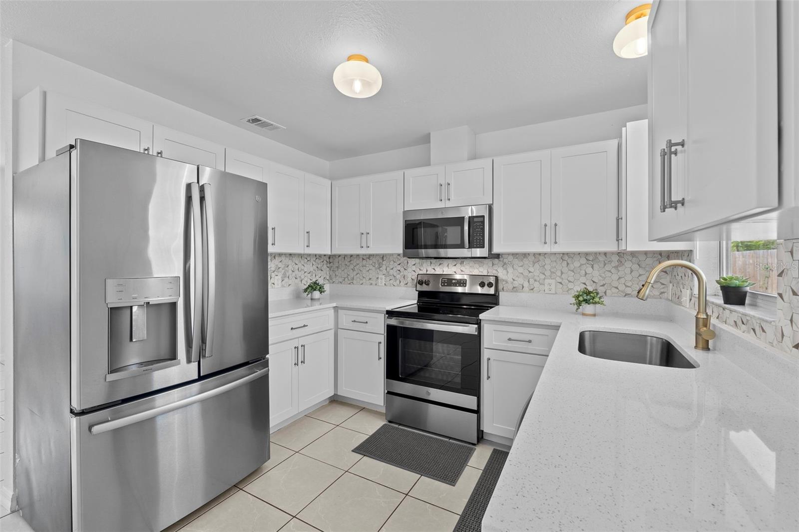 215 BRADBURY AVE, OAK HILL, FL, 32759