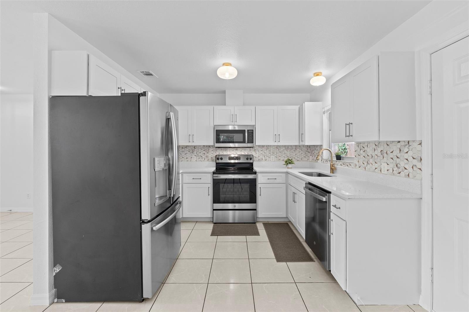 215 BRADBURY AVE, OAK HILL, FL, 32759