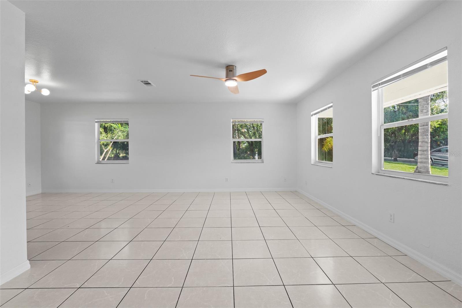 215 BRADBURY AVE, OAK HILL, FL, 32759