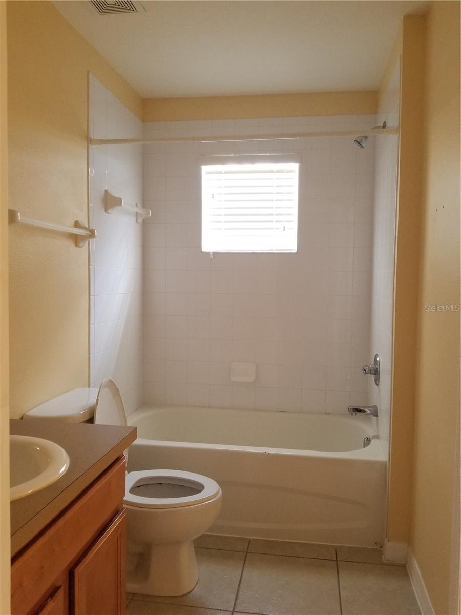 8575 TRAIL WIND DR, TAMPA, FL, 33647