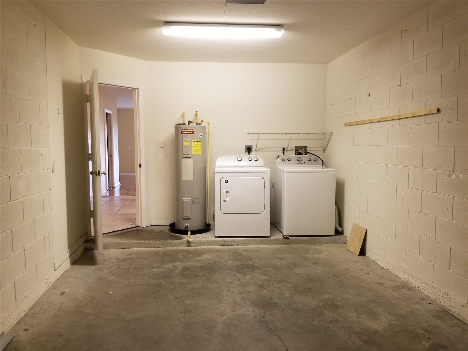 8575 TRAIL WIND DR, TAMPA, FL, 33647