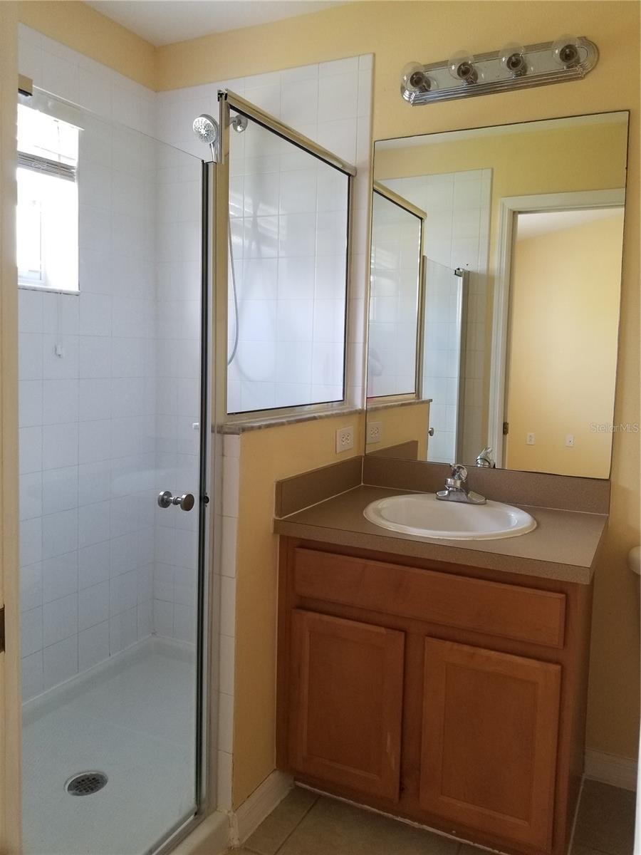 8575 TRAIL WIND DR, TAMPA, FL, 33647