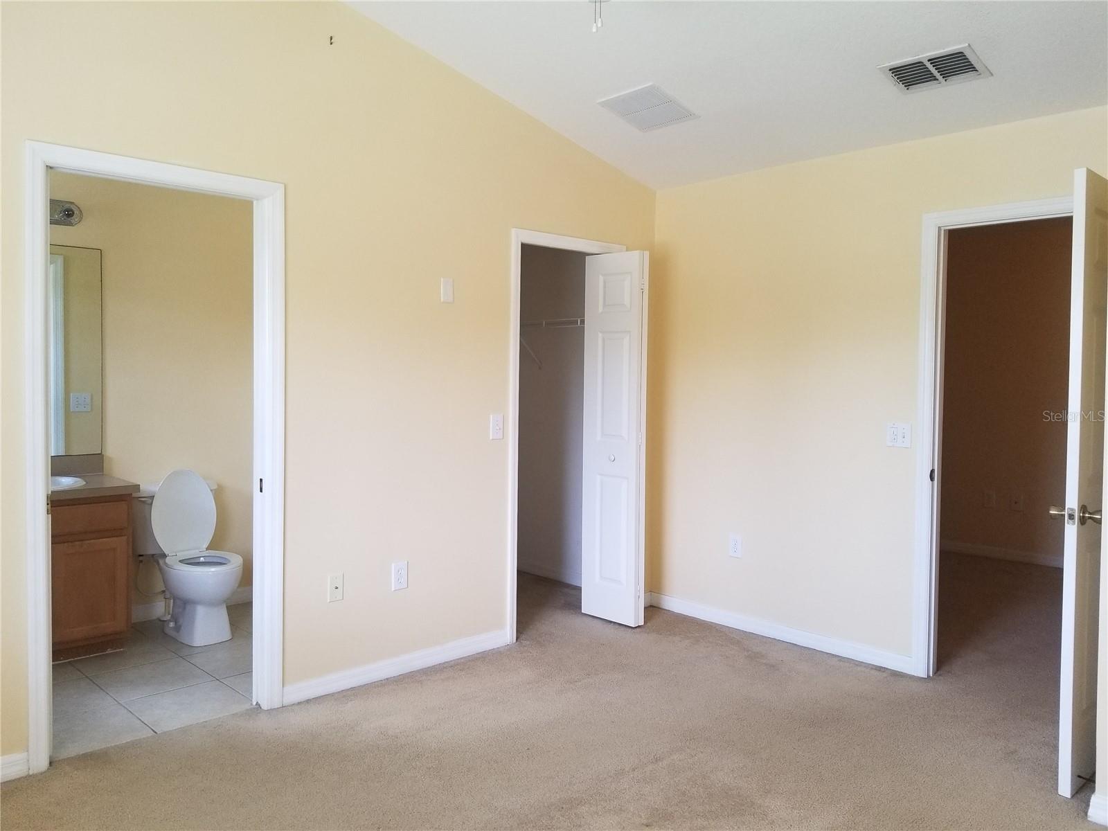 8575 TRAIL WIND DR, TAMPA, FL, 33647