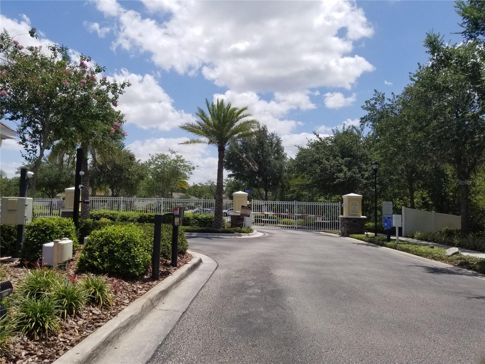 8575 TRAIL WIND DR, TAMPA, FL, 33647