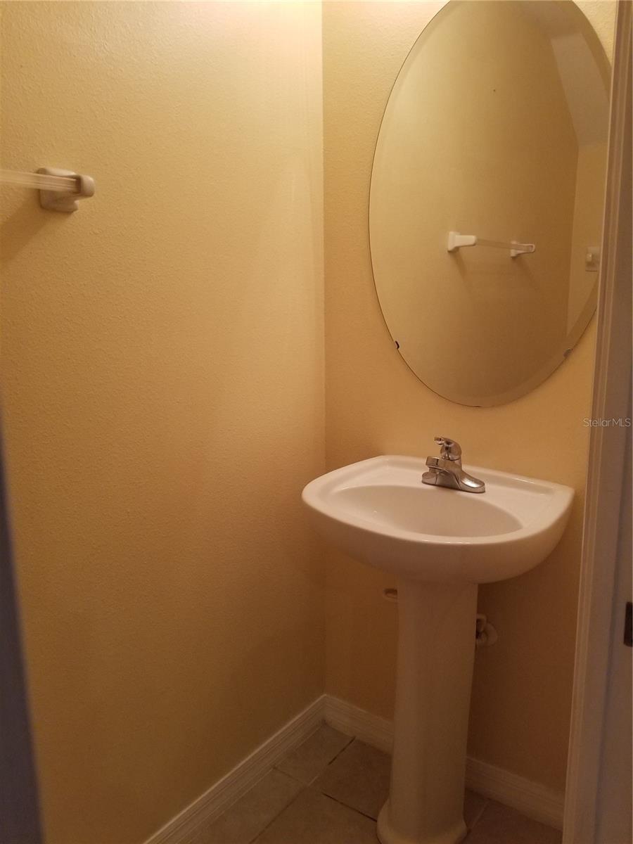 8575 TRAIL WIND DR, TAMPA, FL, 33647