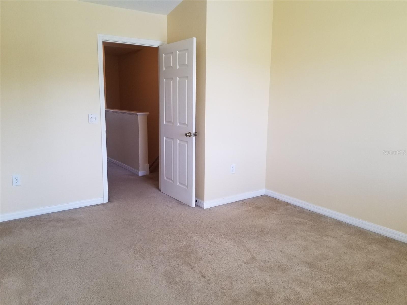 8575 TRAIL WIND DR, TAMPA, FL, 33647