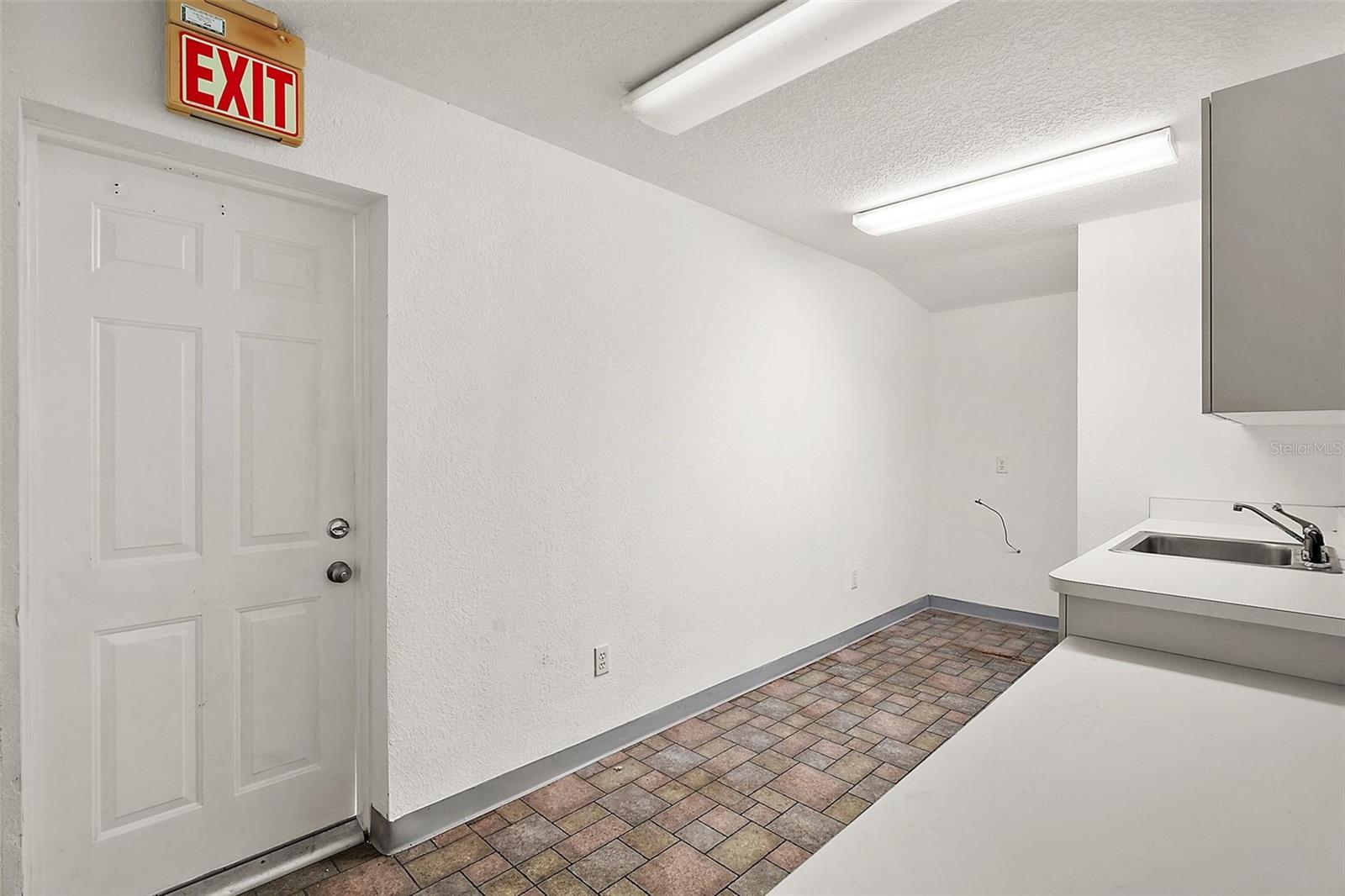 9846 US HIGHWAY 441, LEESBURG, FL, 34788