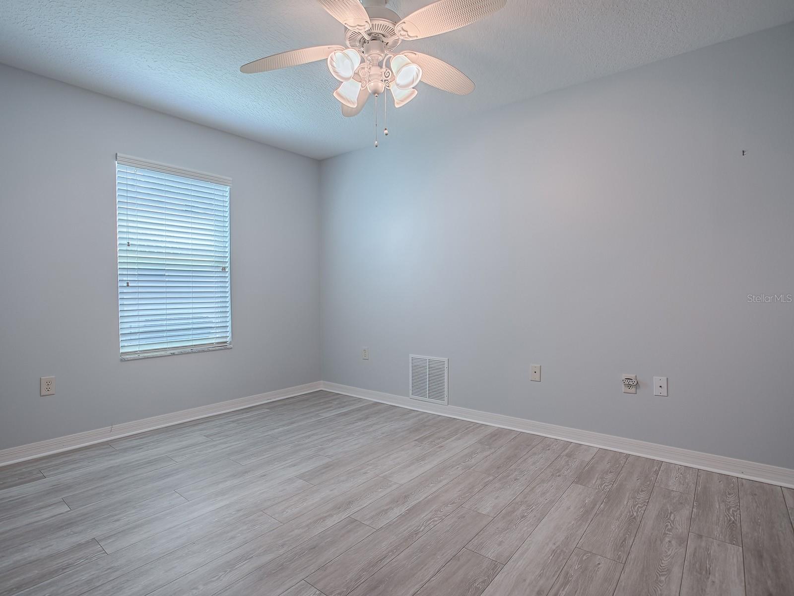 1016 EAGLES LNDG, LEESBURG, FL, 34748