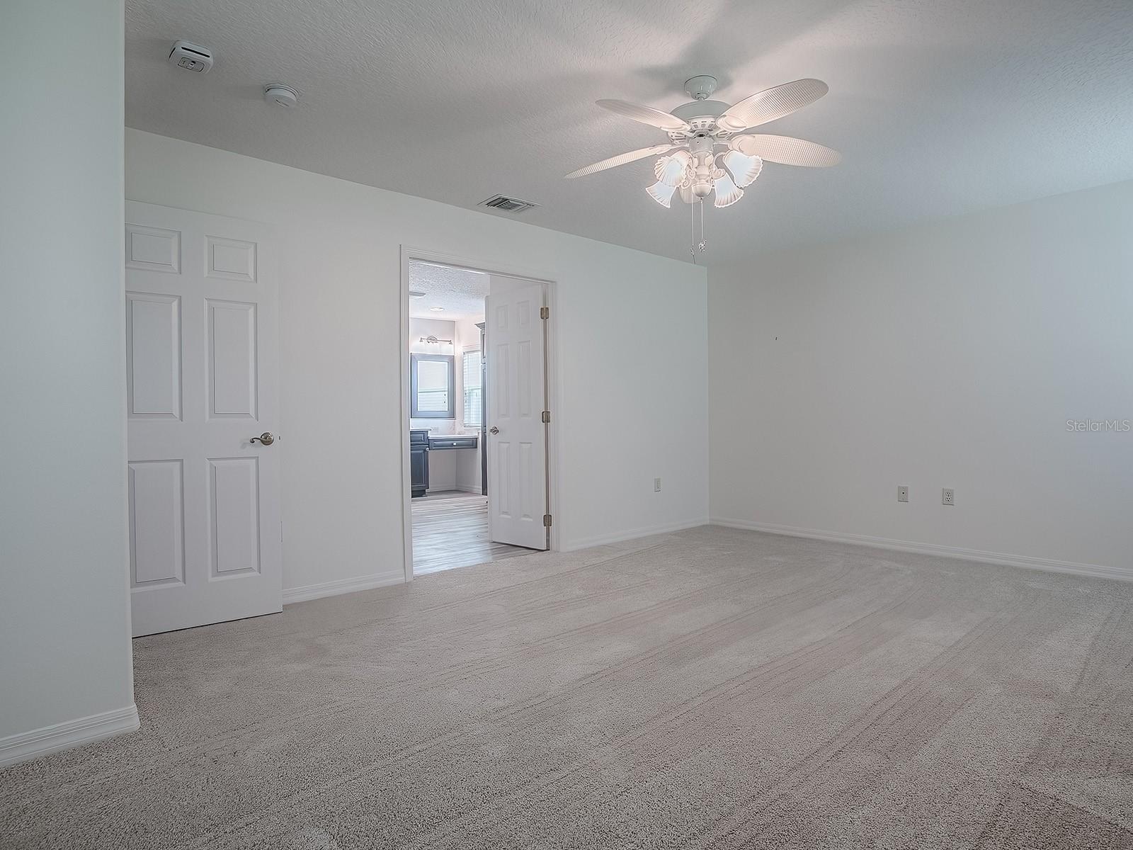 1016 EAGLES LNDG, LEESBURG, FL, 34748