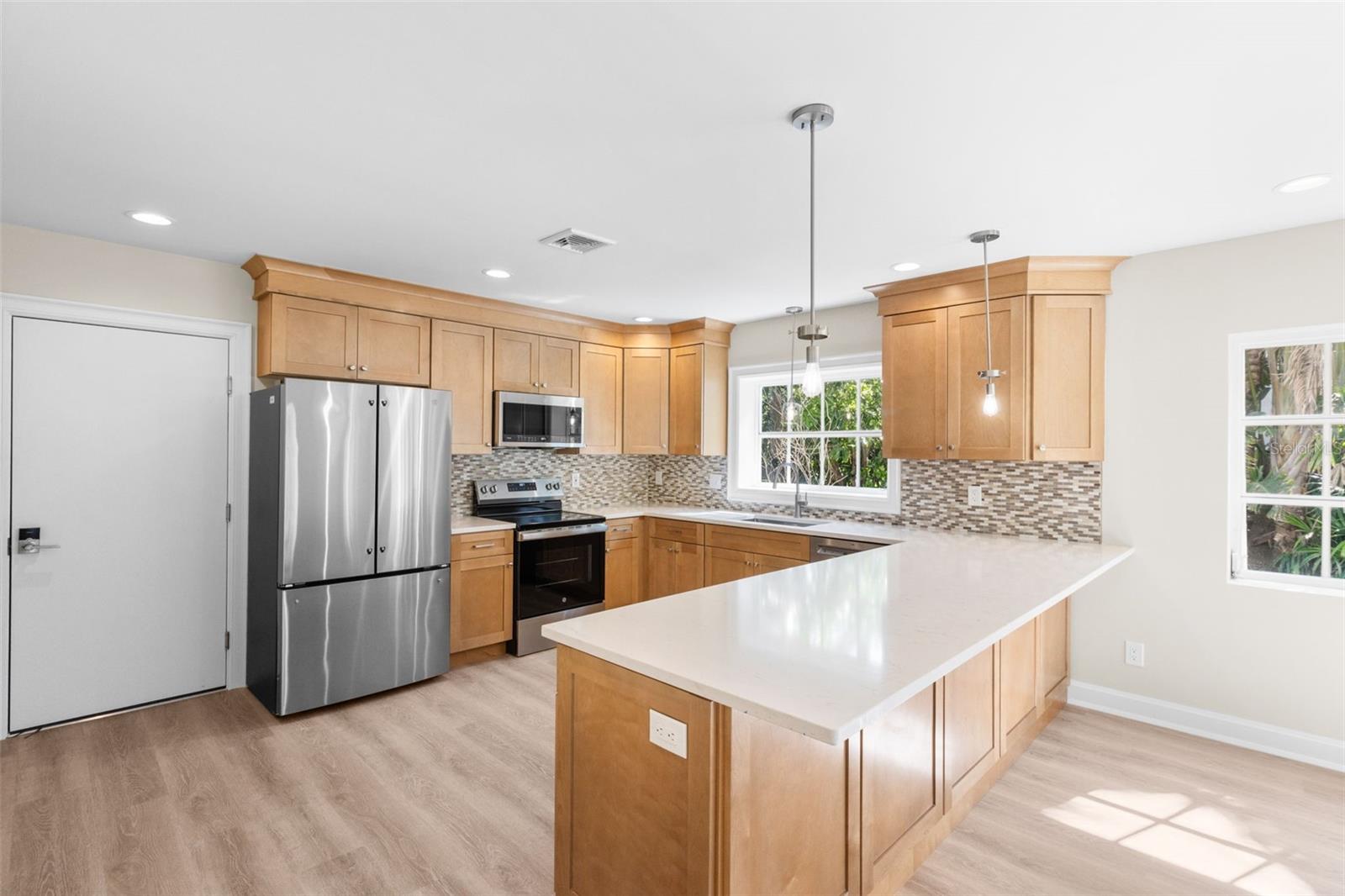 11 BRIGHTWATERS CIR NE, ST PETERSBURG, FL, 33704