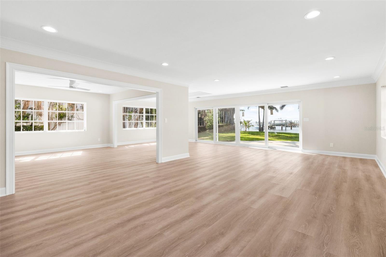 11 BRIGHTWATERS CIR NE, ST PETERSBURG, FL, 33704