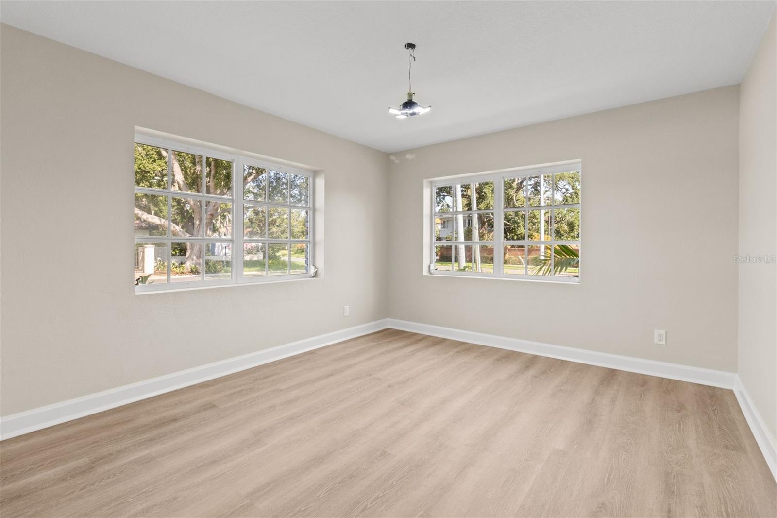 11 BRIGHTWATERS CIR NE, ST PETERSBURG, FL, 33704