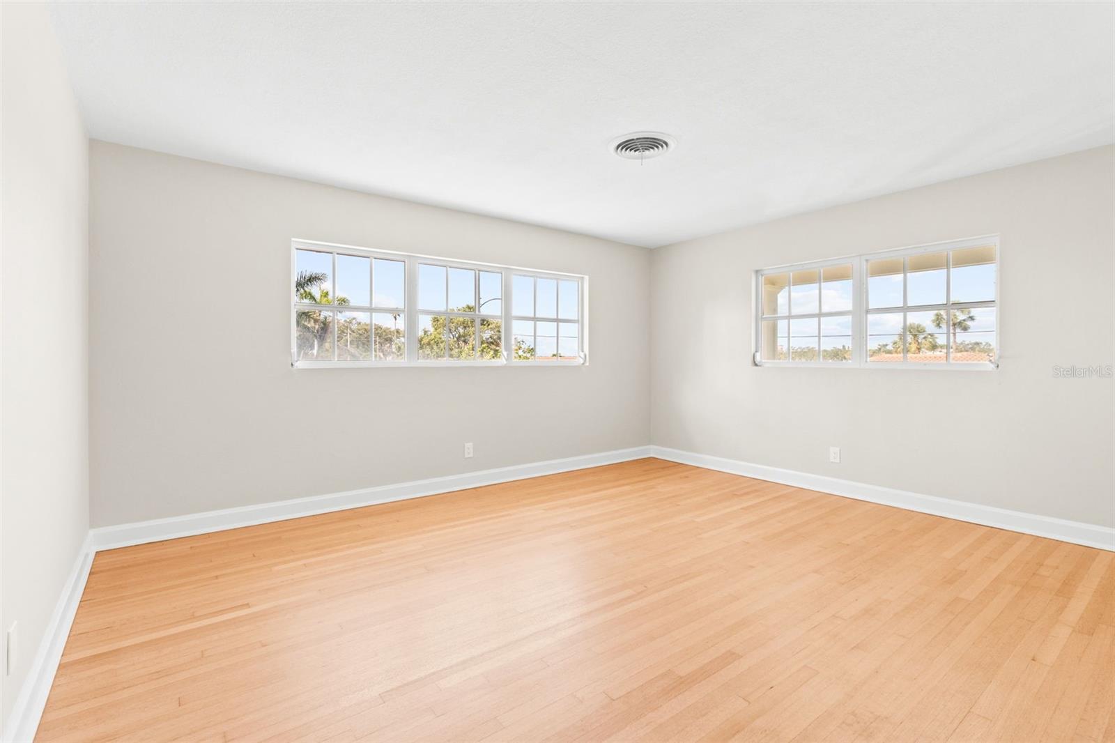 11 BRIGHTWATERS CIR NE, ST PETERSBURG, FL, 33704