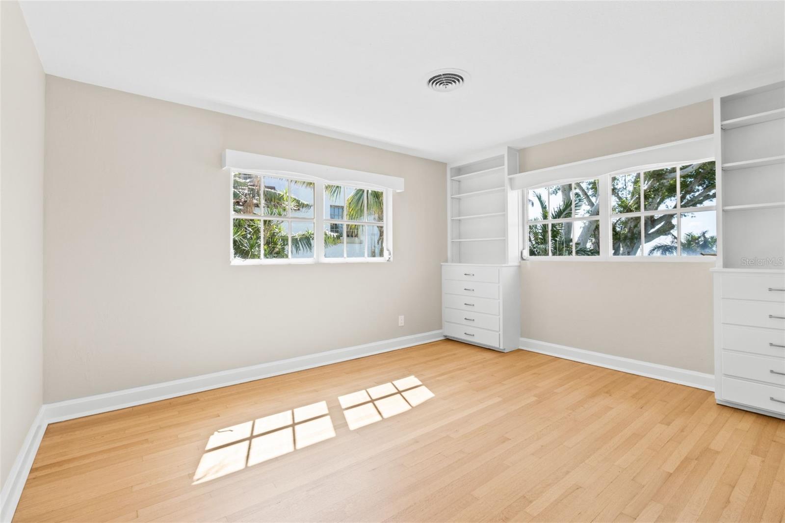 11 BRIGHTWATERS CIR NE, ST PETERSBURG, FL, 33704