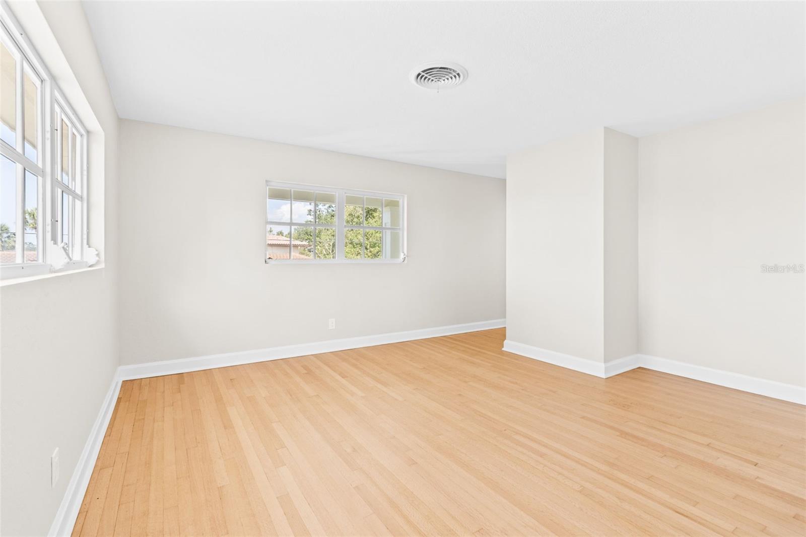 11 BRIGHTWATERS CIR NE, ST PETERSBURG, FL, 33704