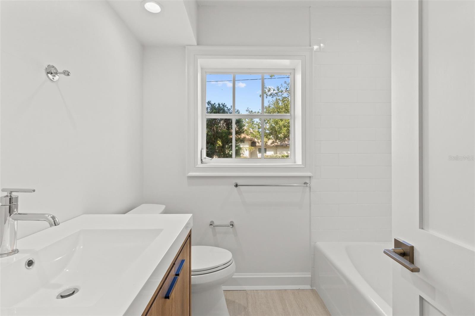 11 BRIGHTWATERS CIR NE, ST PETERSBURG, FL, 33704