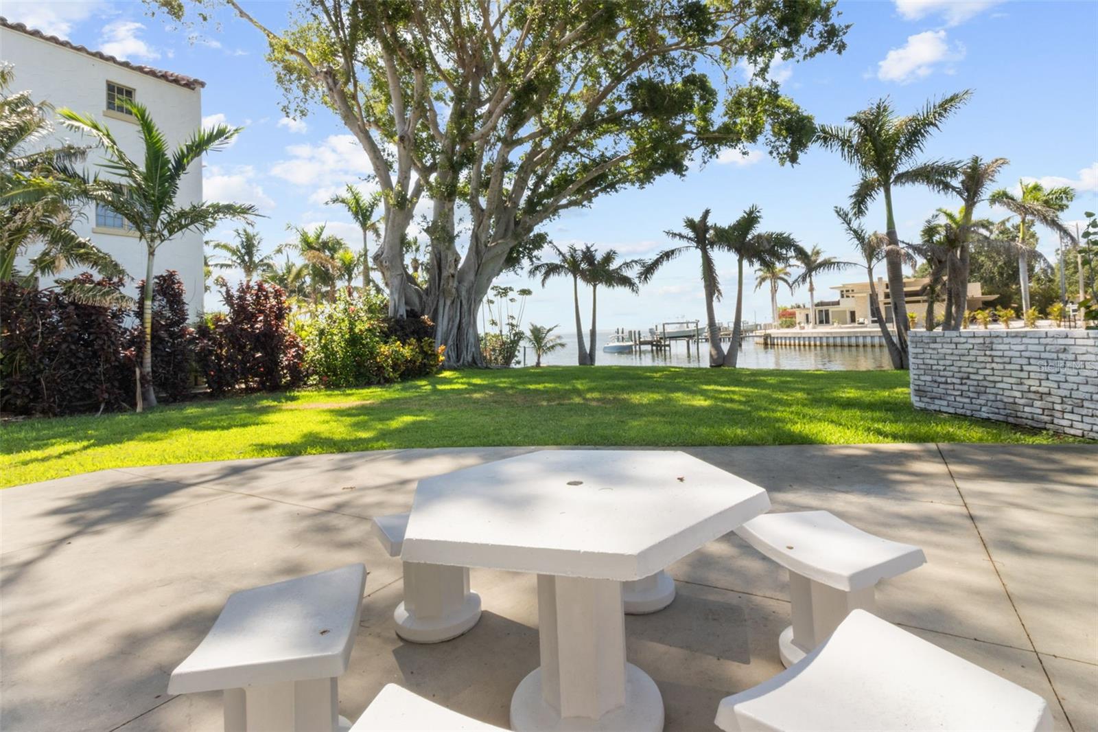 11 BRIGHTWATERS CIR NE, ST PETERSBURG, FL, 33704