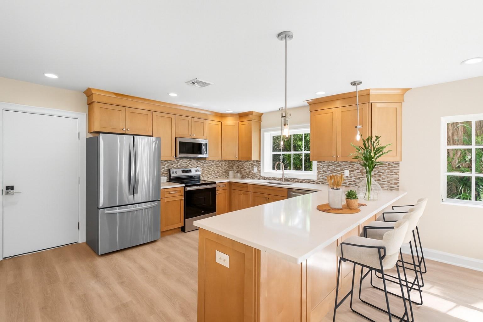 11 BRIGHTWATERS CIR NE, ST PETERSBURG, FL, 33704