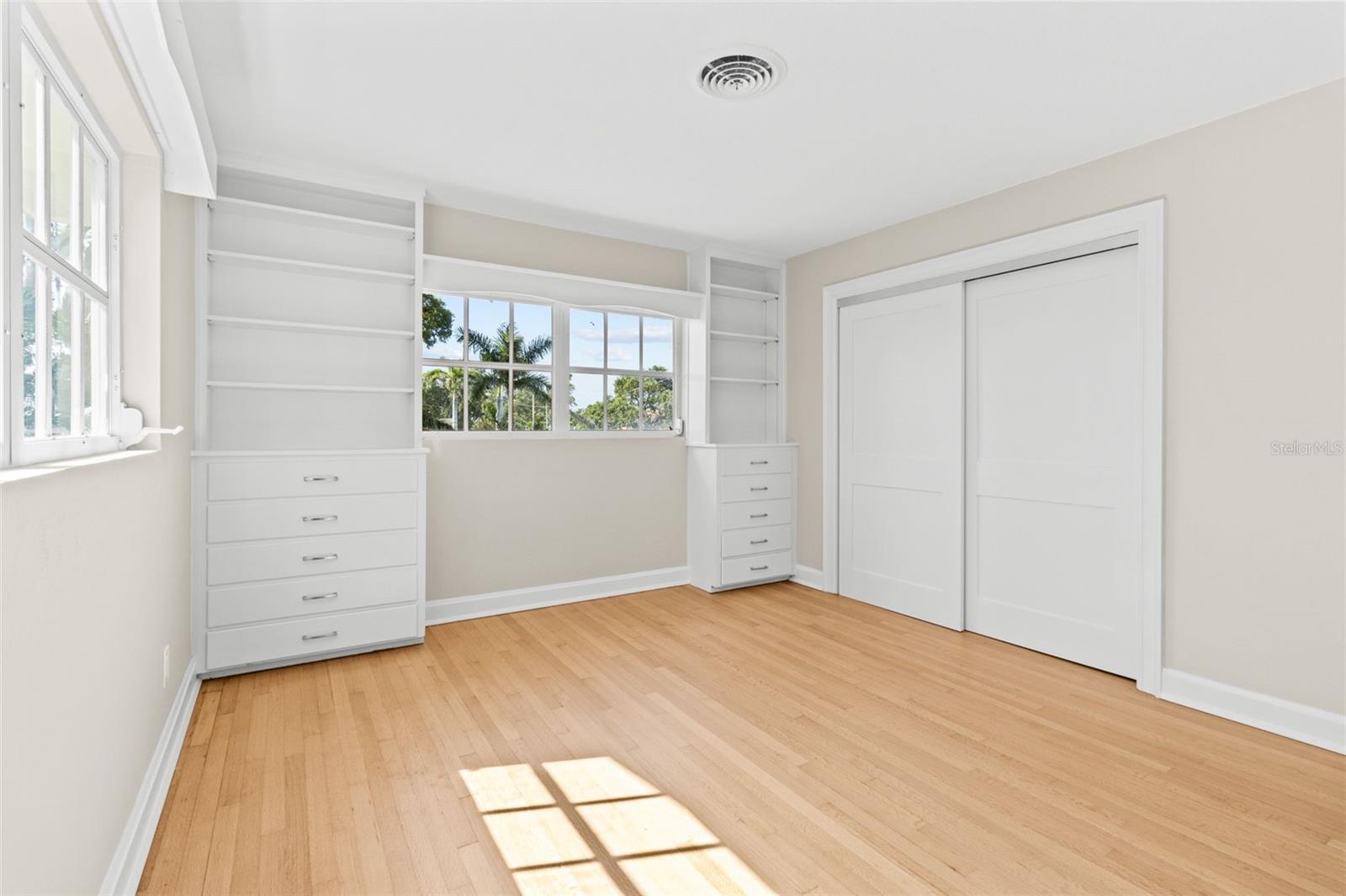 11 BRIGHTWATERS CIR NE, ST PETERSBURG, FL, 33704