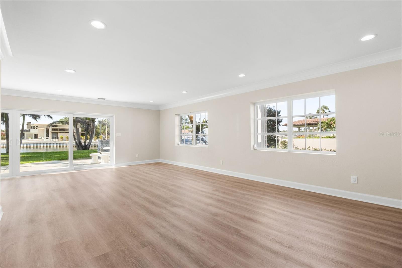 11 BRIGHTWATERS CIR NE, ST PETERSBURG, FL, 33704