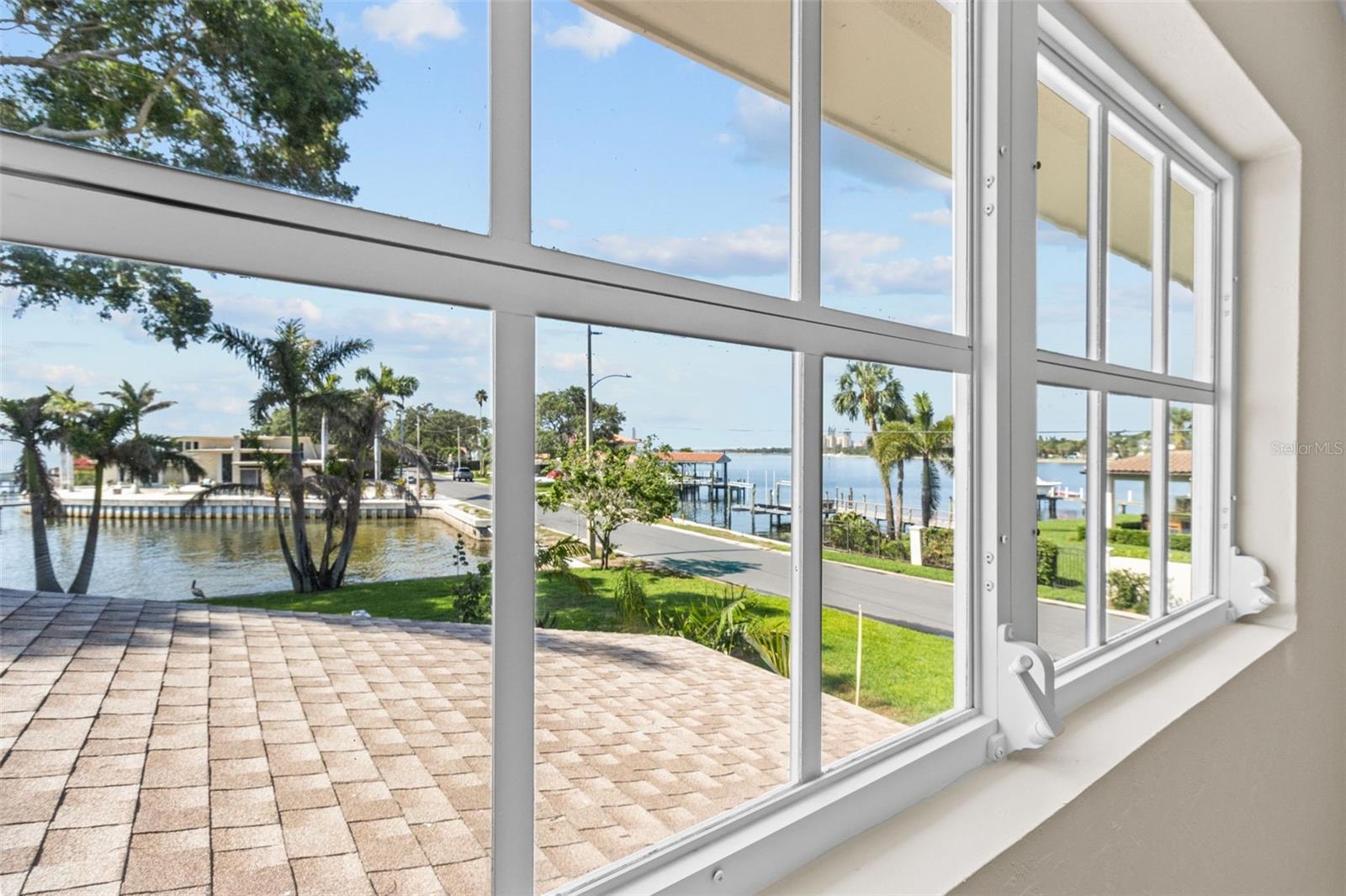 11 BRIGHTWATERS CIR NE, ST PETERSBURG, FL, 33704