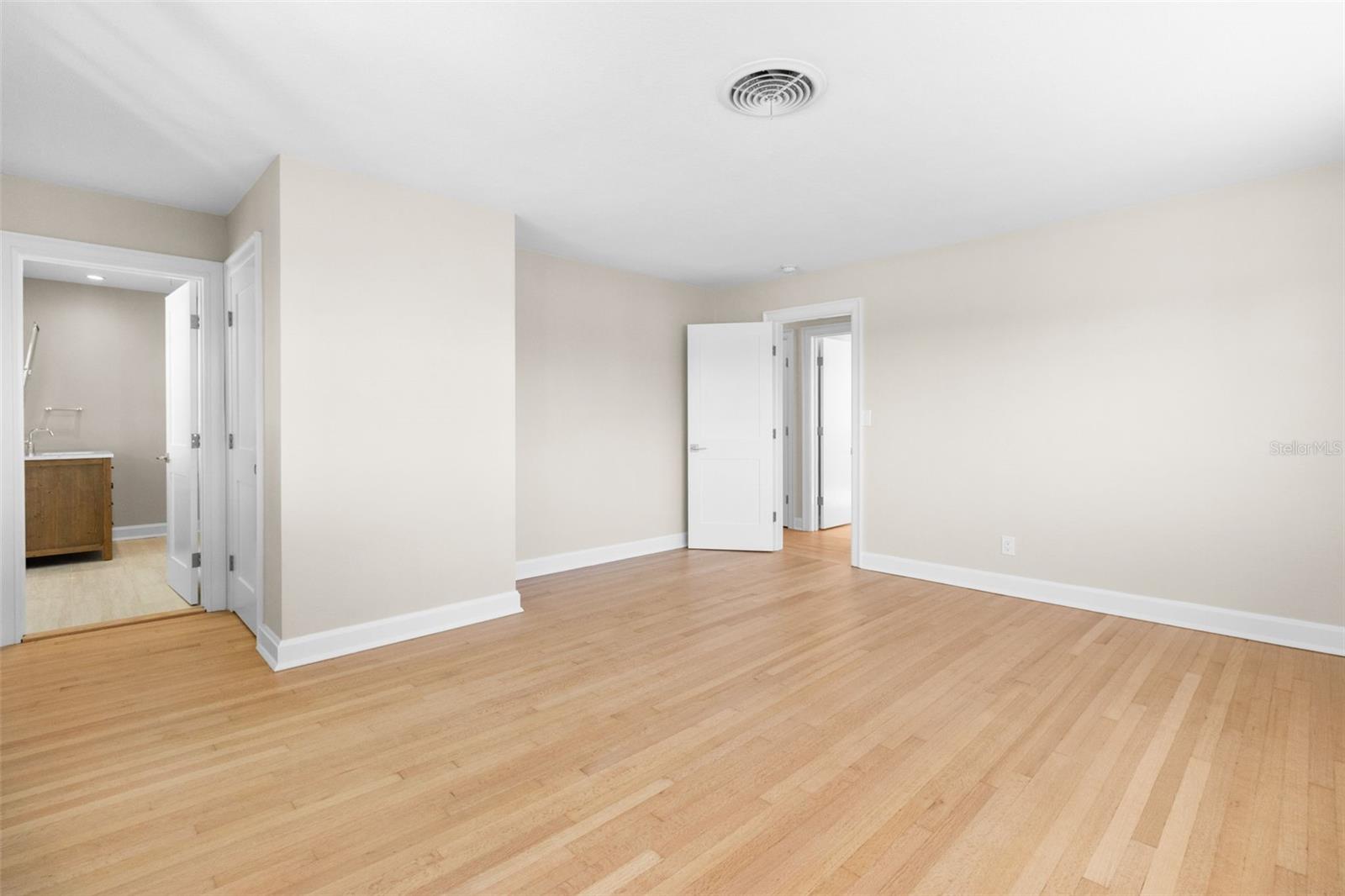 11 BRIGHTWATERS CIR NE, ST PETERSBURG, FL, 33704