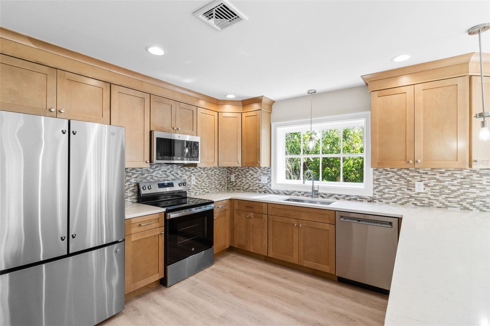 11 BRIGHTWATERS CIR NE, ST PETERSBURG, FL, 33704