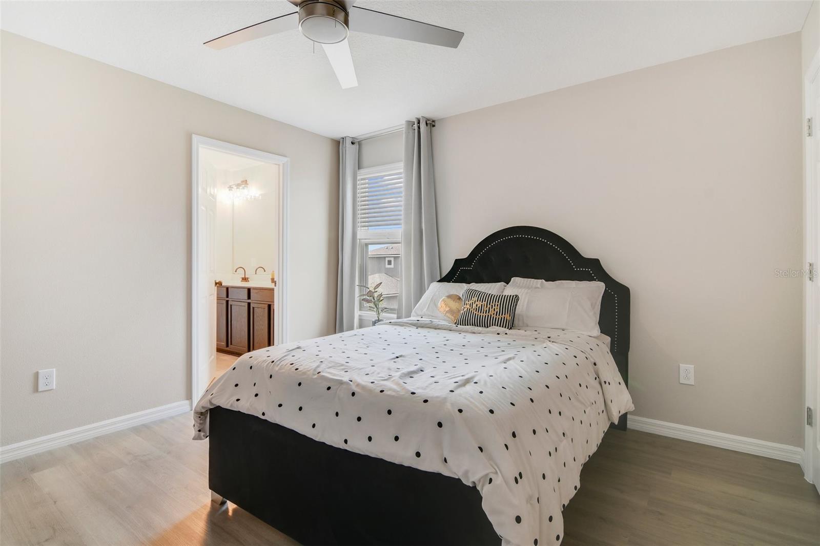 8042 GLENLLOYD AVE, WINTER GARDEN, FL, 34787